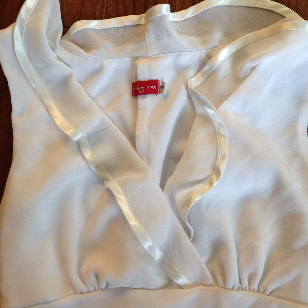 New with tags! White flowy asymmetrical dress - Picture 2 of 2